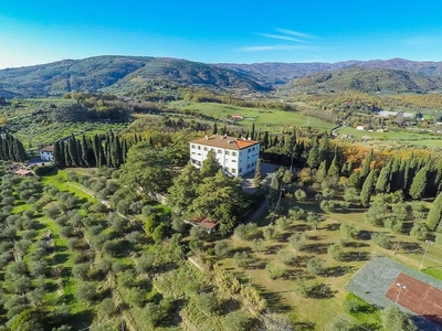 Villa di 1500 mq in vendita Pistoia, Toscana
