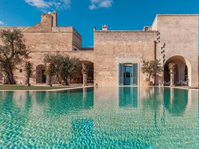 Prestigiosa Casa Indipendente di 500 mq in affitto Brindisi, Puglia