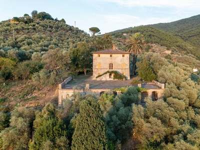 Esclusiva villa di 490 mq in vendita Lucca, Toscana