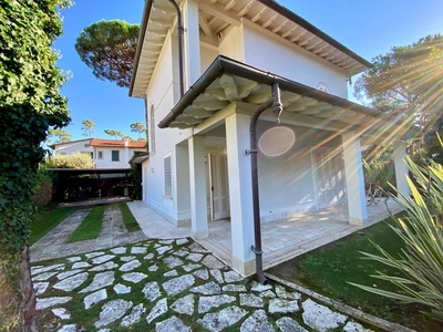 Prestigiosa villa di 190 mq in vendita Via Corsica, Forte dei Marmi, Toscana