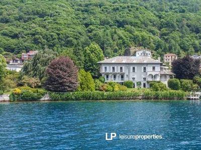 Prestigiosa villa di 2000 mq in vendita, Omegna, Italia