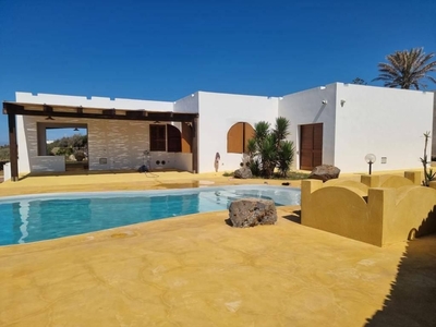 Villa di 300 mq in vendita Via delle Zabbare, Pantelleria, Sicilia