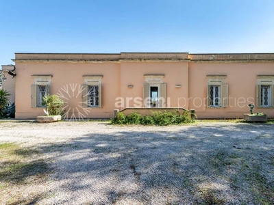 Esclusiva villa di 350 mq in vendita Lecce, Italia