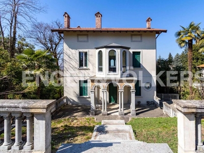 Esclusiva villa di 386 mq in vendita Via Giuseppe Verdi, Venegono Superiore, Lombardia