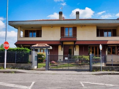 Prestigiosa villa di 540 mq in vendita via Nicolo' Tommaseo, Vimercate, Monza e Brianza, Lombardia