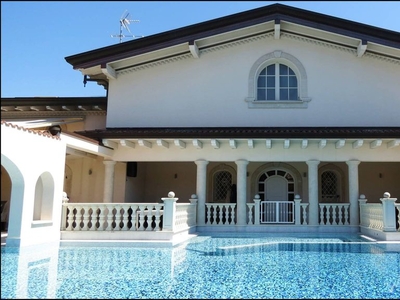 Esclusiva villa di 695 mq in vendita Forte dei Marmi, Italia