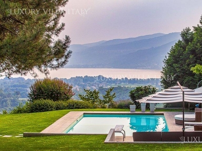 Prestigiosa villa di 700 mq in vendita, Besozzo, Italia