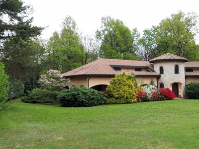 Prestigiosa villa di 850 mq in vendita, Via della Pineta, Guanzate, Como, Lombardia