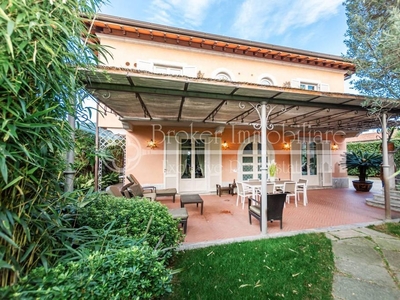 Villa di 370 mq in affitto Via C. Giorgini, 10, Forte dei Marmi, Lucca, Toscana