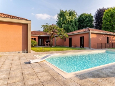 Prestigiosa villa di 518 mq in vendita, Via Dei Colli , 2, Guanzate, Como, Lombardia