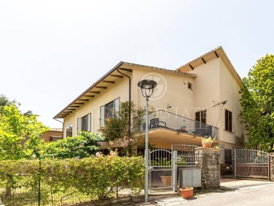 Lussuoso casale in vendita Città della Pieve, Italia