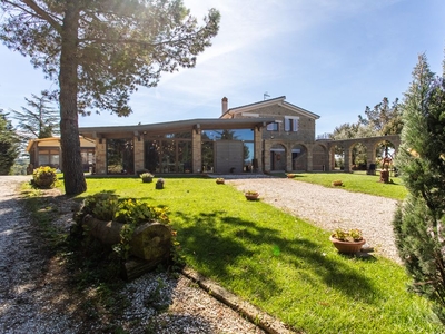 Prestigiosa Casa Indipendente di 1000 mq in vendita Pitigliano, Italia