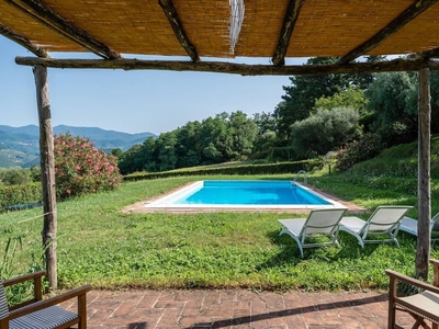 Prestigiosa Casa Indipendente di 500 mq in vendita Lucca, Italia