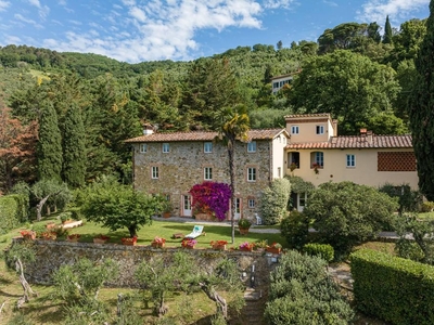 Prestigiosa Casa Indipendente in vendita Lucca, Toscana