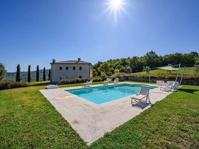 Prestigiosa Casa Indipendente di 377 mq in vendita Montepulciano, Italia