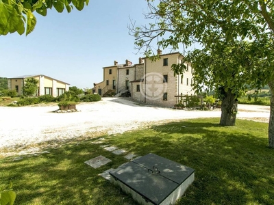 Lussuoso casale in vendita Sassoferrato, Italia