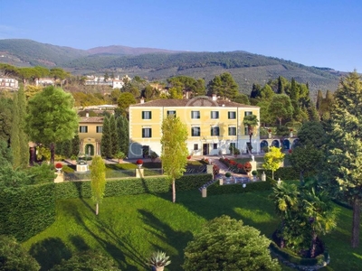 Prestigiosa villa di 554 mq in vendita, Trevi, Umbria