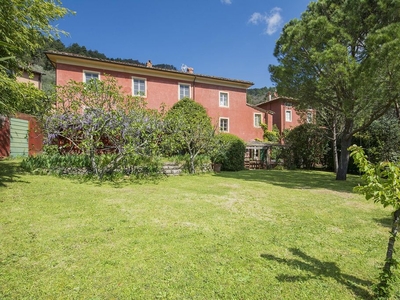 Prestigiosa Casa Indipendente in vendita Camaiore, Italia