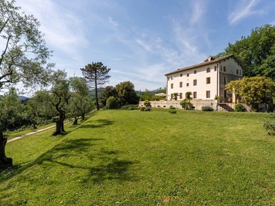Casa Indipendente di 700 mq in vendita Lucca, Italia