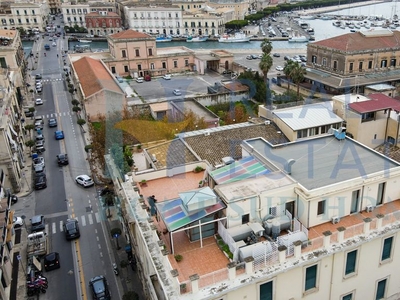 Palazzo di 380 m² in vendita Siracusa, Italia