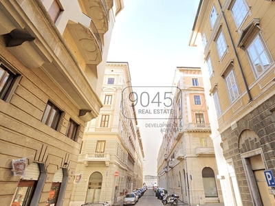 Prestigiosa casa di 3650 mq in vendita Trieste, Friuli Venezia Giulia
