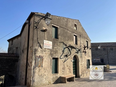 Prestigiosa casa in vendita piazza Petrarca, Arquà Petrarca, Padova, Veneto