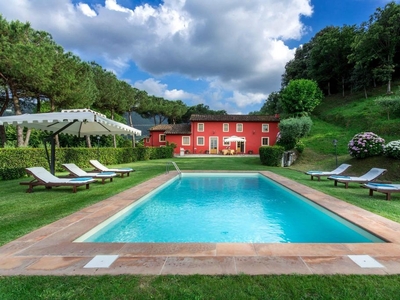 Prestigiosa Casa Indipendente di 400 mq in affitto Lucca, Toscana