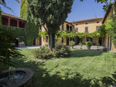 Prestigiosa Casa Indipendente di 700 mq in vendita Garbagnate Monastero, Italia