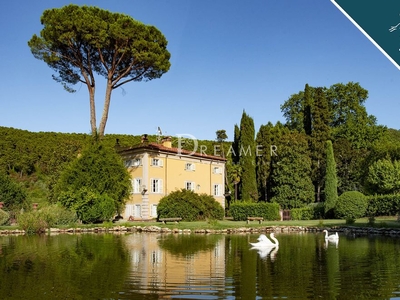 Prestigiosa villa di 1100 mq in affitto Via di Santeschi 44, Lucca, Toscana