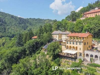 Prestigiosa villa di 1175 mq in vendita, Varese, Lombardia