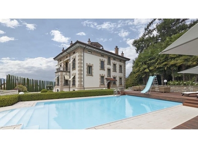 Prestigiosa villa di 1200 mq in vendita Castello, Italia