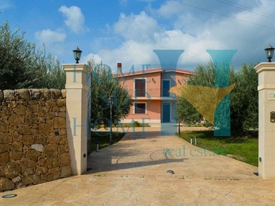 Prestigiosa villa di 210 mq in vendita, Noto, Italia