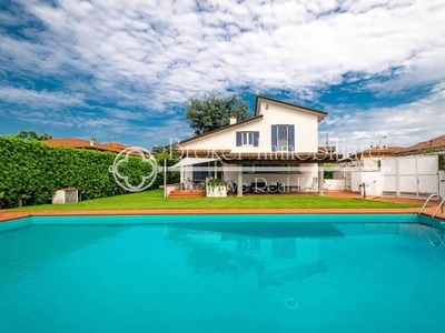 Esclusiva villa di 230 mq in vendita Via Lombardia, Pietrasanta, Toscana