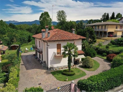 Prestigiosa villa di 240 mq in vendita Via Donatello, 14, Casnate Con Bernate, Lombardia