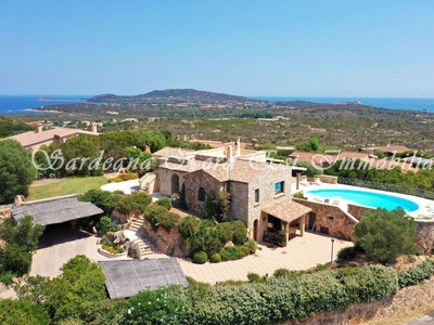 Prestigiosa villa di 250 mq in vendita Cala Ginepro, San Teodoro, Sassari, Sardegna