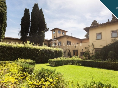 Prestigiosa villa di 480 mq in affitto Firenze, Italia