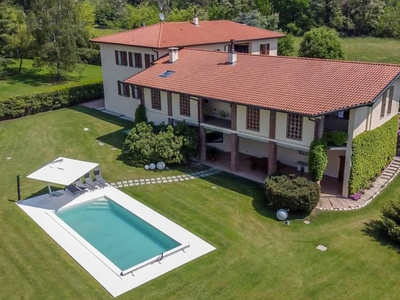 Villa in vendita Via Cascina Mirabello, Venegono Superiore, Varese, Lombardia