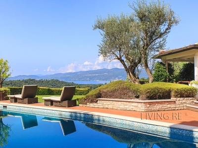 Prestigiosa villa di 500 mq in vendita Brebbia, Lombardia