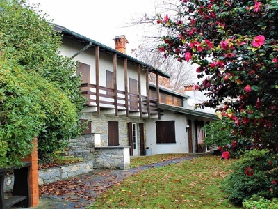 Esclusiva villa di 500 mq in vendita Via per Comnago, 25, Lesa, Novara, Piemonte