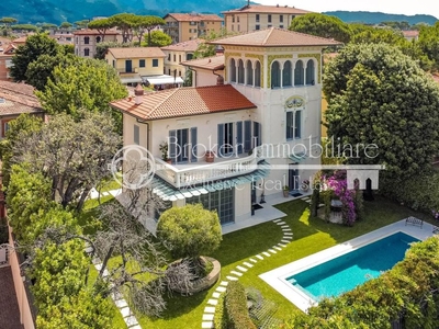 Prestigiosa villa di 500 mq in vendita Viale Roma, 15, Pietrasanta, Lucca, Toscana
