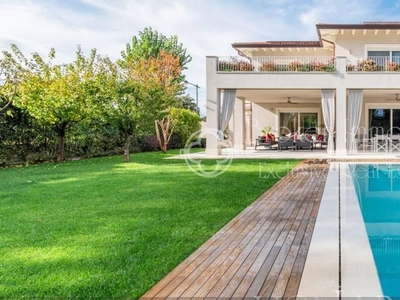 Prestigiosa villa di 520 mq in affitto Via Firenze, Forte dei Marmi, Lucca, Toscana