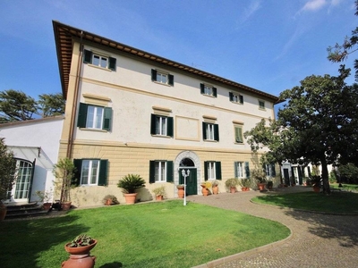 Villa di 855 mq in vendita Pistoia, Italia