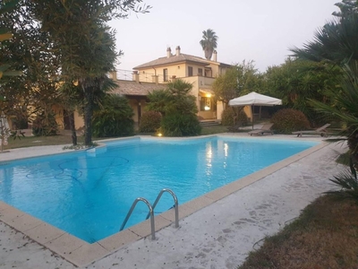 Prestigiosa villa di 850 mq in affitto, Via Marenola Traversa 1, 1A, Giugliano in Campania, Napoli, Campania