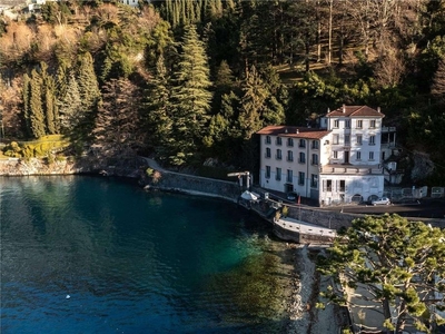 Prestigiosa villa di 466 mq in vendita, Piazza Cesare Scotti, Riva, Como, Lombardia