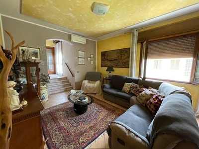 Prestigiosa villa in vendita Suzzara, Lombardia