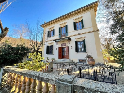 Villa in vendita Via di Tizzano, Bagno a Ripoli, Firenze, Toscana