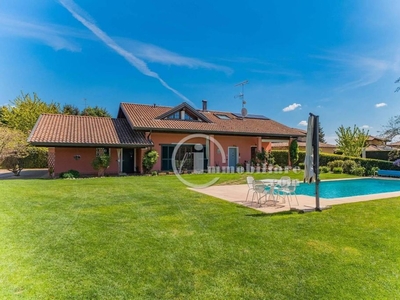 Prestigiosa villa di 200 mq in vendita, Via Raffaello Sanzio, Agrate Conturbia, Piemonte