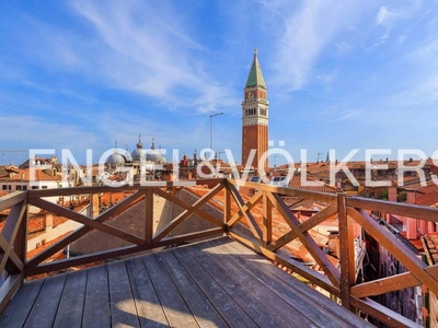 Prestigioso appartamento in vendita Calle dei Fabbri, Venezia, Veneto