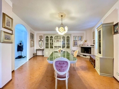 Appartamento di lusso in vendita Via Angelo Piatti, Desenzano del Garda, Lombardia