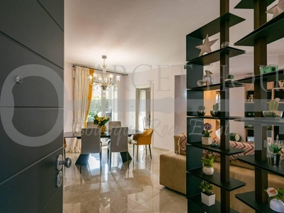 Appartamento di prestigio di 193 m² in vendita Viale Giulio Cesare, 18, Como, Lombardia